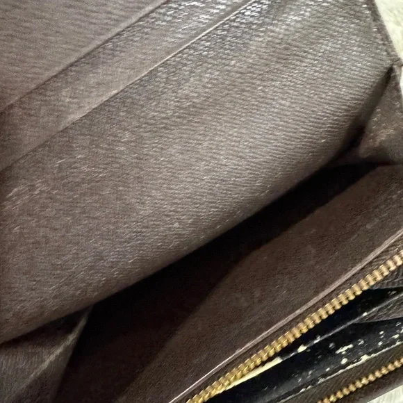 Louis Vuitton Damier Ebene Wallet | Classic Canvas | Authentic - Picture 4 of 5